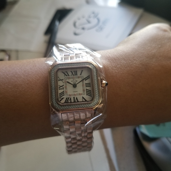 GV2 Milan Diamond Swiss Quartz - Picture 13 of 13